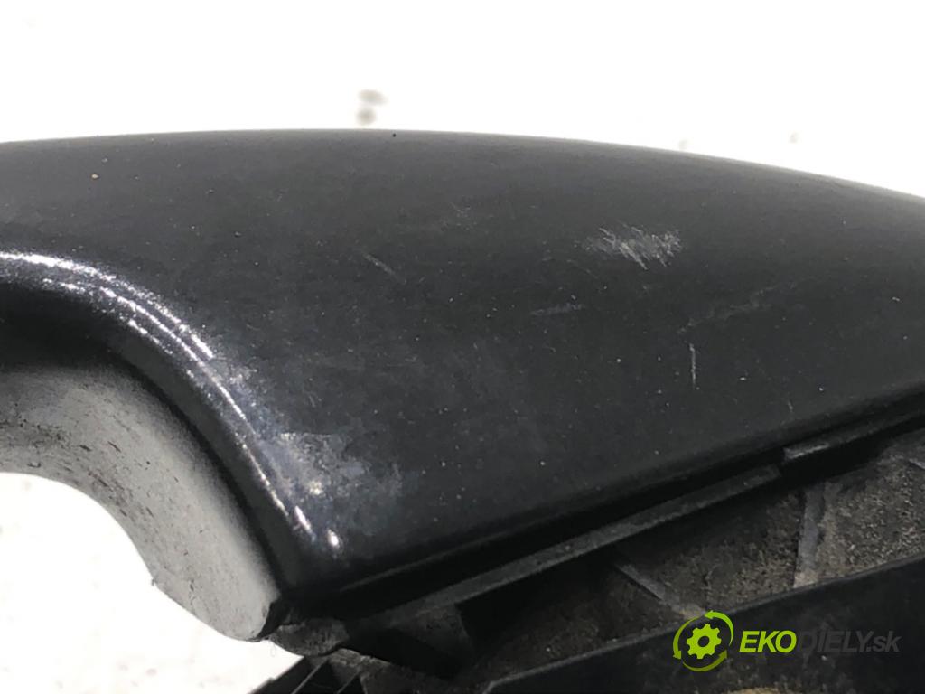 VW PASSAT B6 sedan 2005 103 kW 2.0 TDI 1968 klika vnejší levý přední část