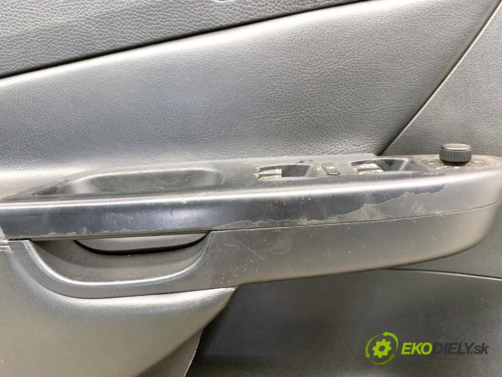 VW PASSAT B6 sedan 2005 103 kW 2.0 TDI 1968 ča dveře levý přední část