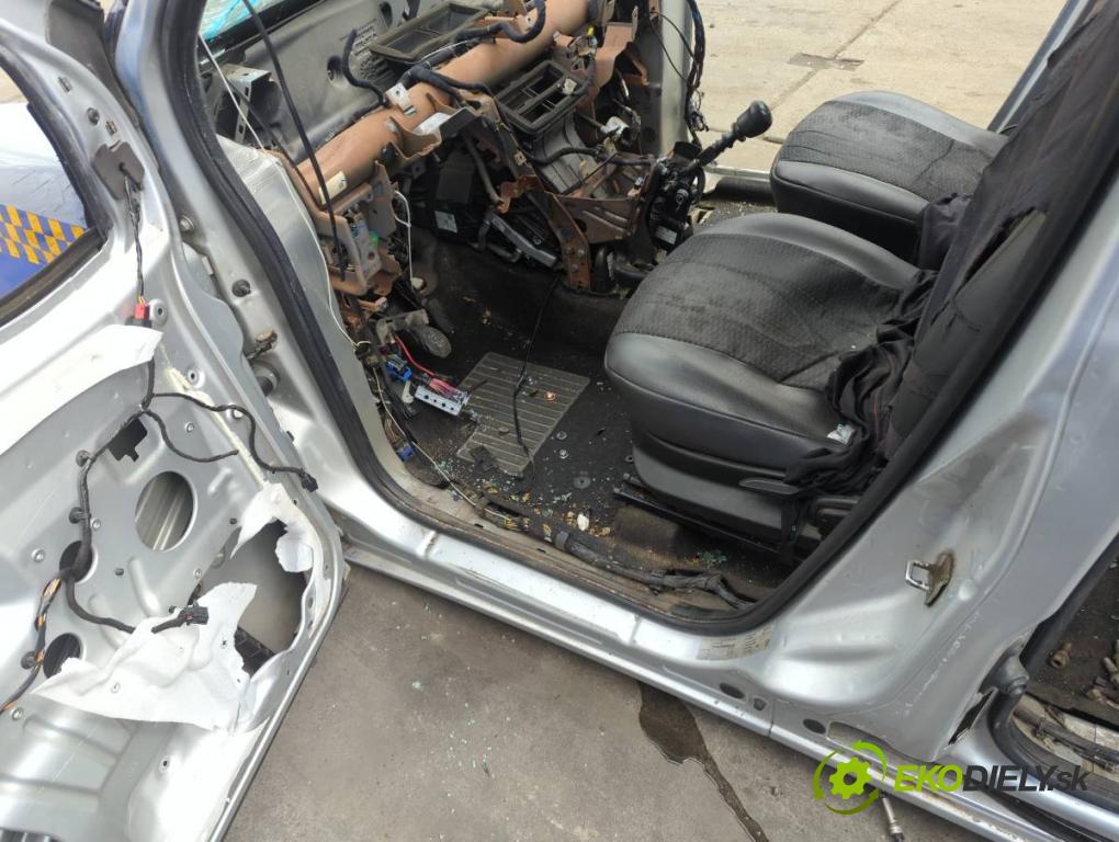 FIAT DOBLO II Autobus 2018 70 kW 1.4 (263AXA1A) 1368 KAROSERIA ČTVRŤÁK blatník zadní část levý pravý práh střecha PODŁUŻNICA levý pravý