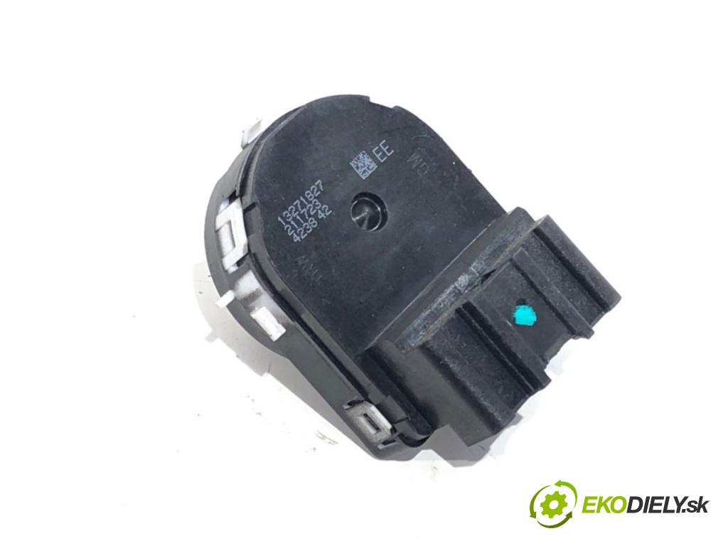 OPEL ZAFIRA C nadwozie wielkoprzestrzenne (MPV) 2015 100 kW 1.6 CDTI (75) 1598 Prepínač nastavenia spätných zrkadiel 13271827 (Prepínacie páčky pod volantom)