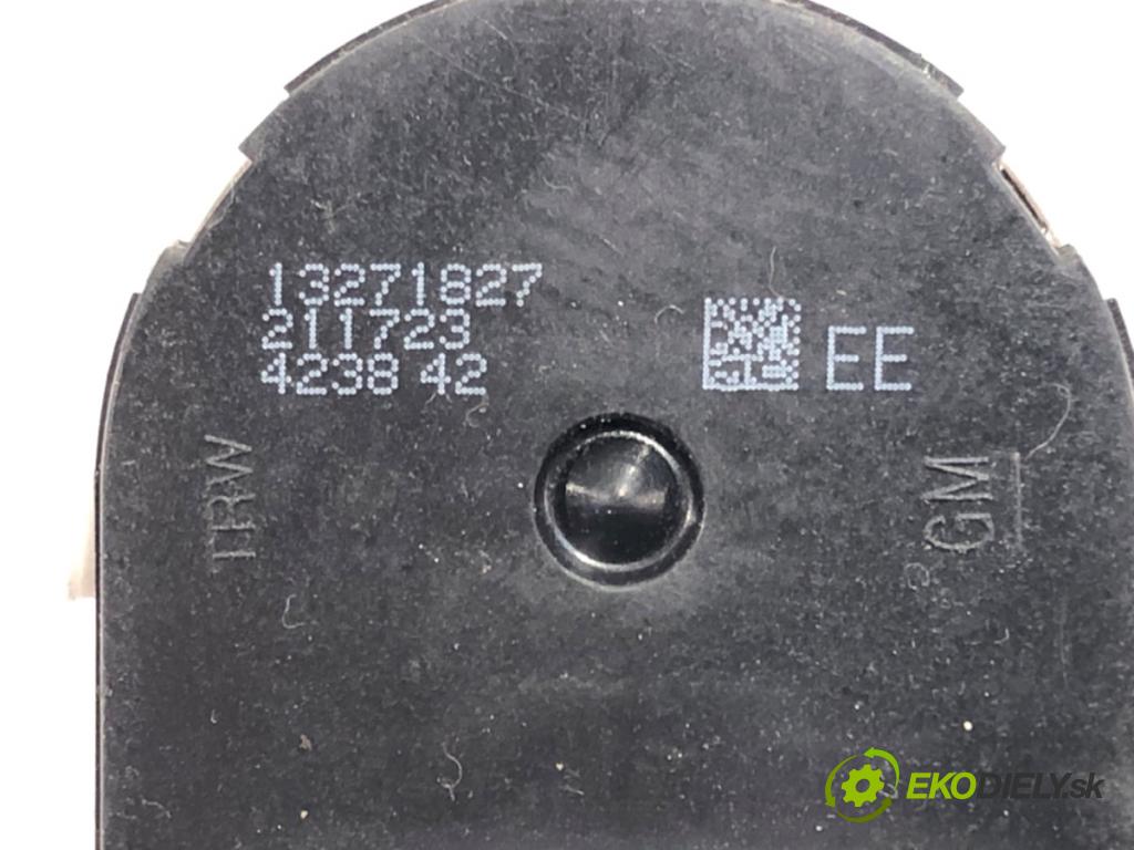 OPEL ZAFIRA C nadwozie wielkoprzestrzenne (MPV) 2015 100 kW 1.6 CDTI (75) 1598 Prepínač nastavenia spätných zrkadiel 13271827 (Prepínacie páčky pod volantom)