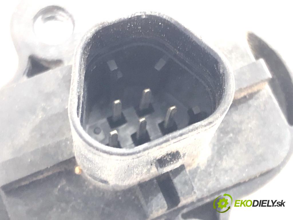 OPEL ZAFIRA C nadwozie wielkoprzestrzenne (MPV) 2015 100 kW 1.6 CDTI (75) 1598 Váha vzduchu 13301682 (Váha vzduchu)