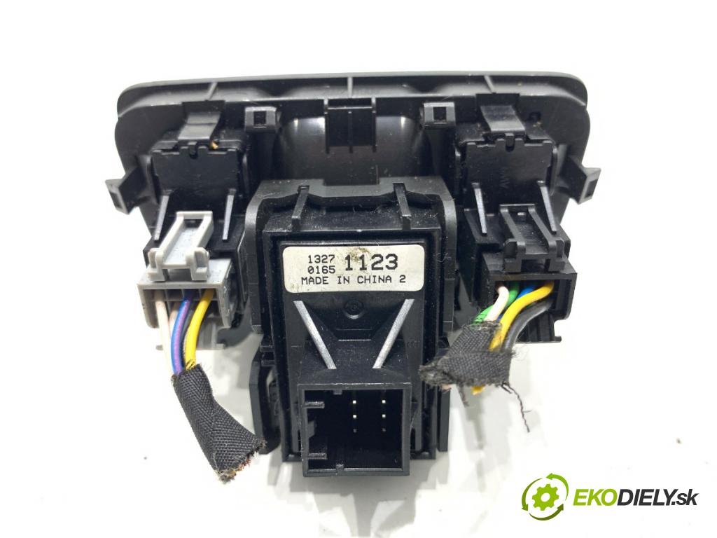 OPEL ZAFIRA C nadwozie wielkoprzestrzenne (MPV) 2015 100 kW 1.6 CDTI (75) 1598 Spínač brzdy ručnej brzdy 13271123 (Prepínacie páčky pod volantom)