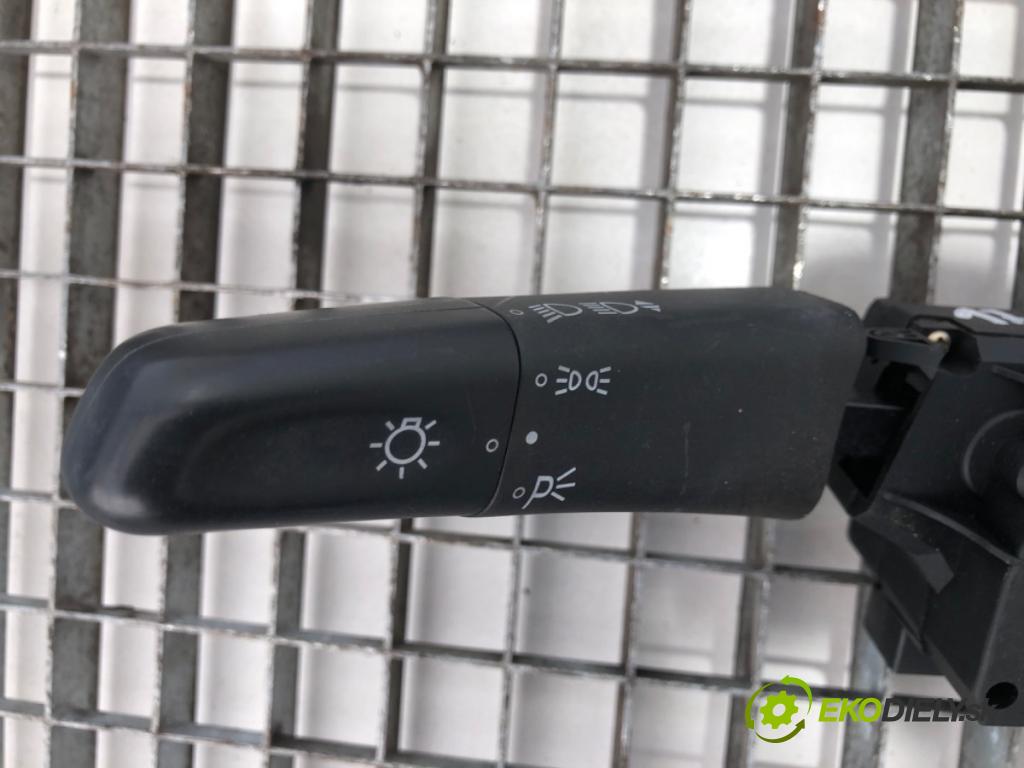 MERCEDES-BENZ W638 Autobus 2001 75 kW 110 CDI 2.2 (638.194) 2148 Prepínač kombinovaný  (Prepínacie páčky pod volantom)