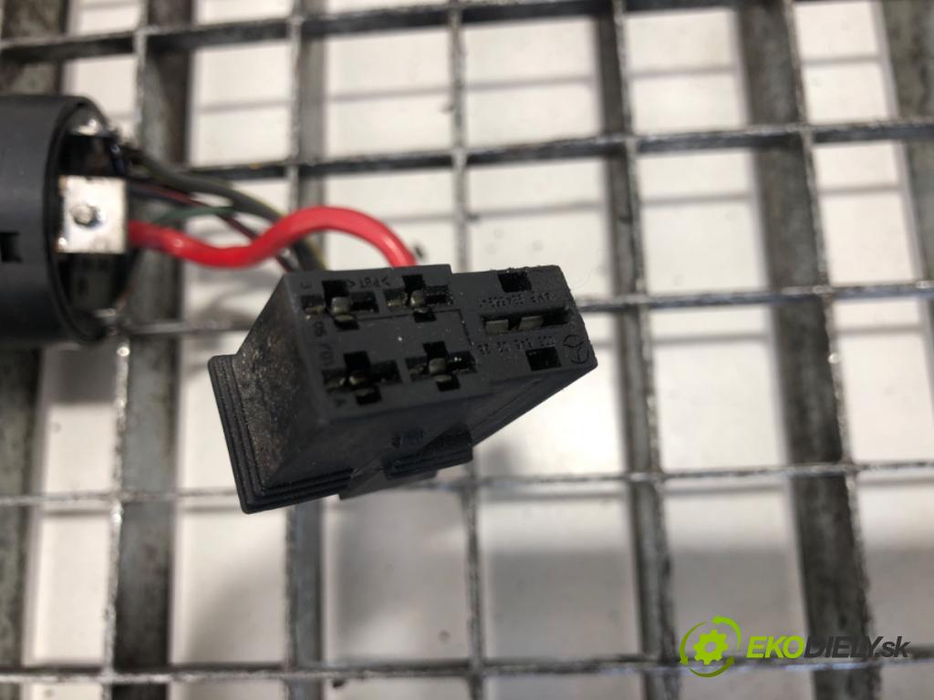 MERCEDES-BENZ W638 Autobus 2001 75 kW 110 CDI 2.2 (638.194) 2148 spinačka A9014600104 (Spínacia skrinka)