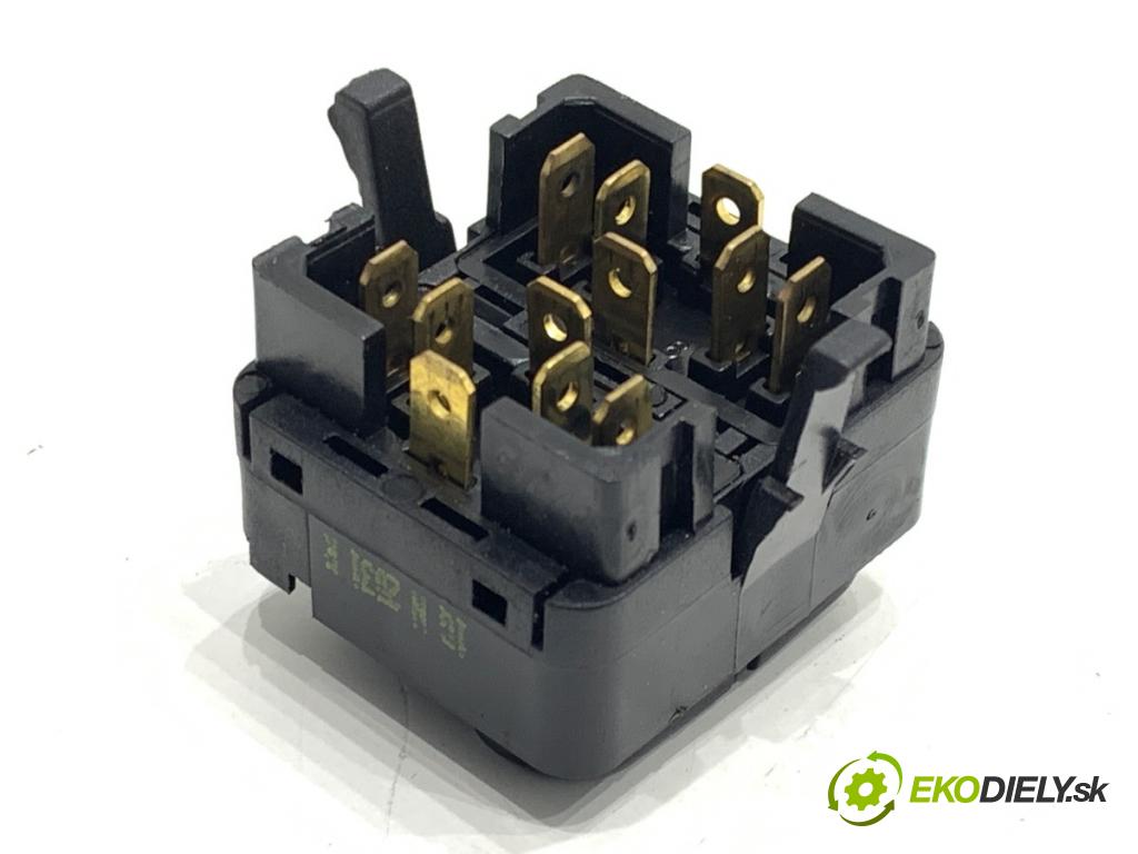 VW GOLF IV Kombi 2001 81 kW 1.9 TDI 1896 Prepínač okien  (Prepínacie páčky pod volantom)