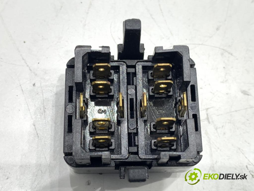 VW GOLF IV Kombi 2001 81 kW 1.9 TDI 1896 Prepínač okien  (Prepínacie páčky pod volantom)