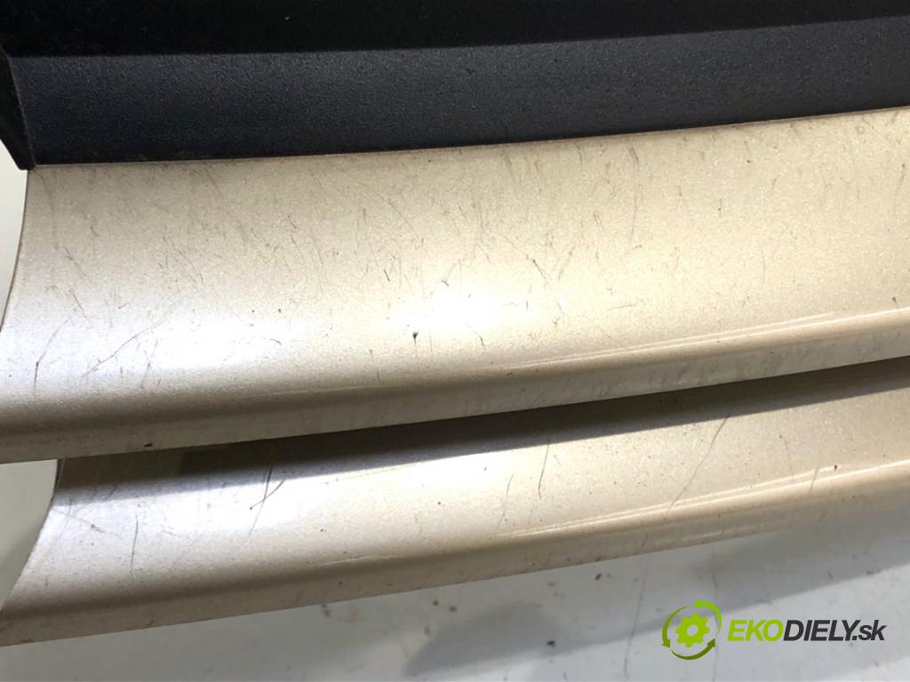 VW GOLF IV Kombi 2001 81 kW 1.9 TDI 1896 mřížka maska 1J0853651H (Přední mřížka (maska chladiče))