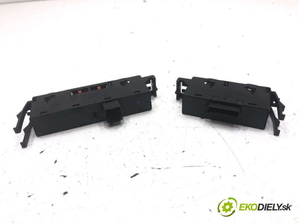 BMW E46 sedan 1998 100 kW 320 d 1951 Prepínač okien 8381518 (Prepínacie páčky pod volantom)