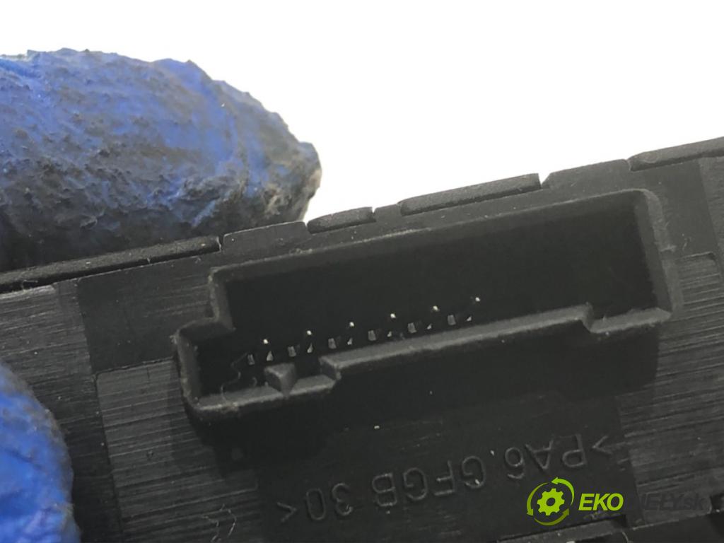 BMW E46 sedan 1998 100 kW 320 d 1951 Prepínač okien 8381518 (Prepínacie páčky pod volantom)