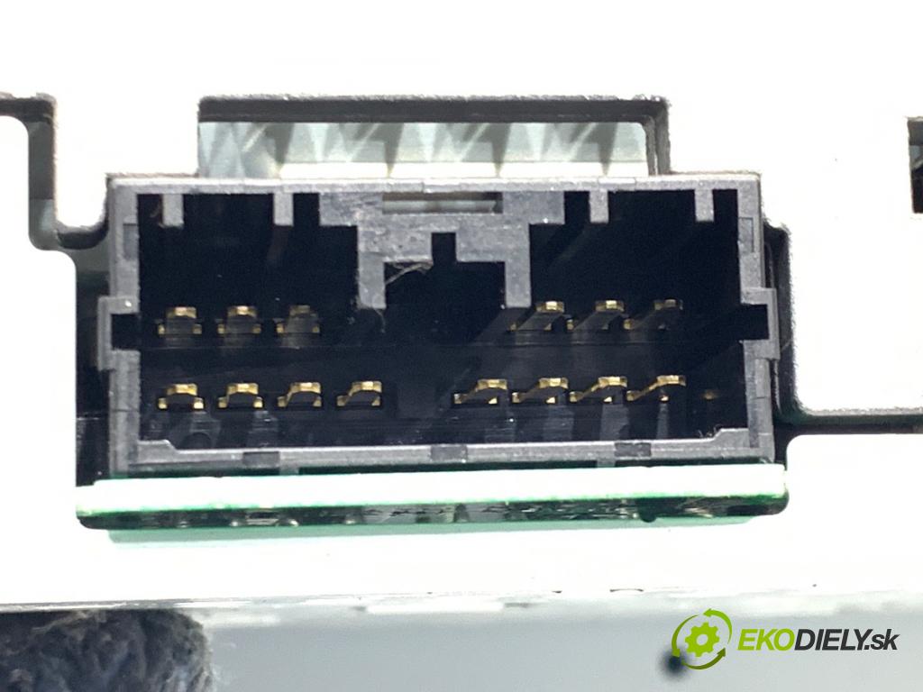 MITSUBISHI COLT VI liftback 2005 55 kW 1.1 1124 RADIO  (Audio zariadenie)