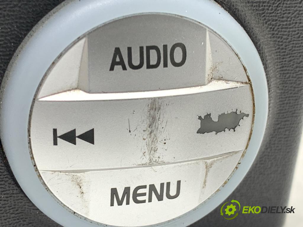 MITSUBISHI COLT VI liftback 2005 55 kW 1.1 1124 RADIO  (Audio zařízení)