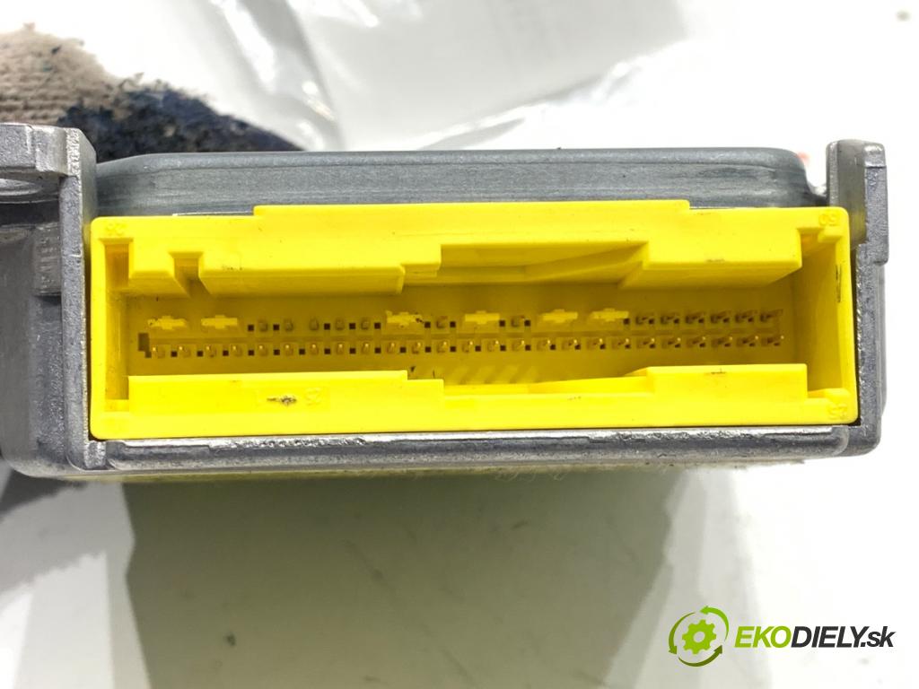 MITSUBISHI COLT VI liftback 2005 55 kW 1.1 1124 senzor airbag MR587541 0285001688 (Snímač)