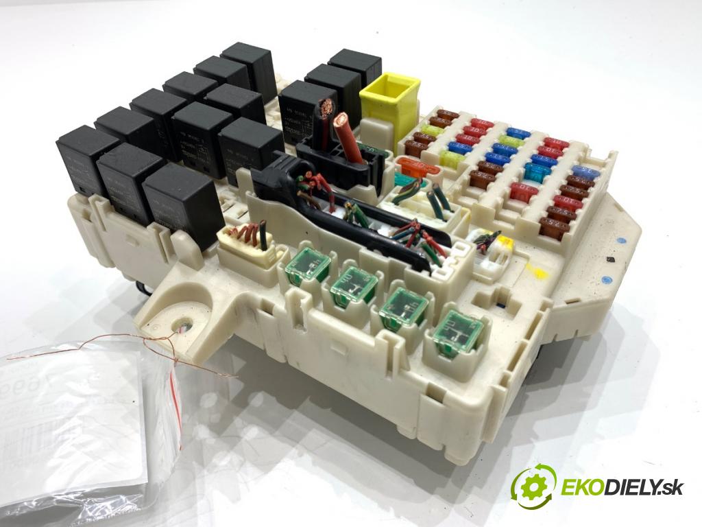 MITSUBISHI COLT VI liftback 2005 55 kW 1.1 1124 modul BSI 8637A151 (Pojistková skříňka)