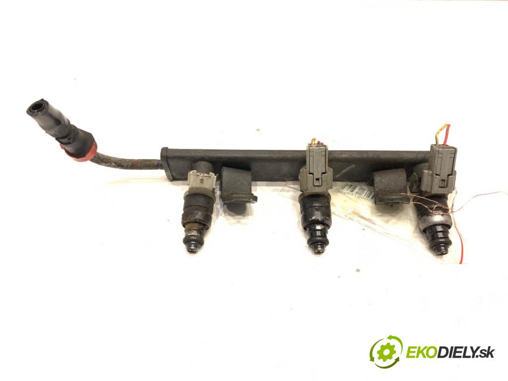 MITSUBISHI COLT VI liftback 2005 55 kW 1.1 1124 Lišta vstrekovacia  (Vstrekovacia lišta)