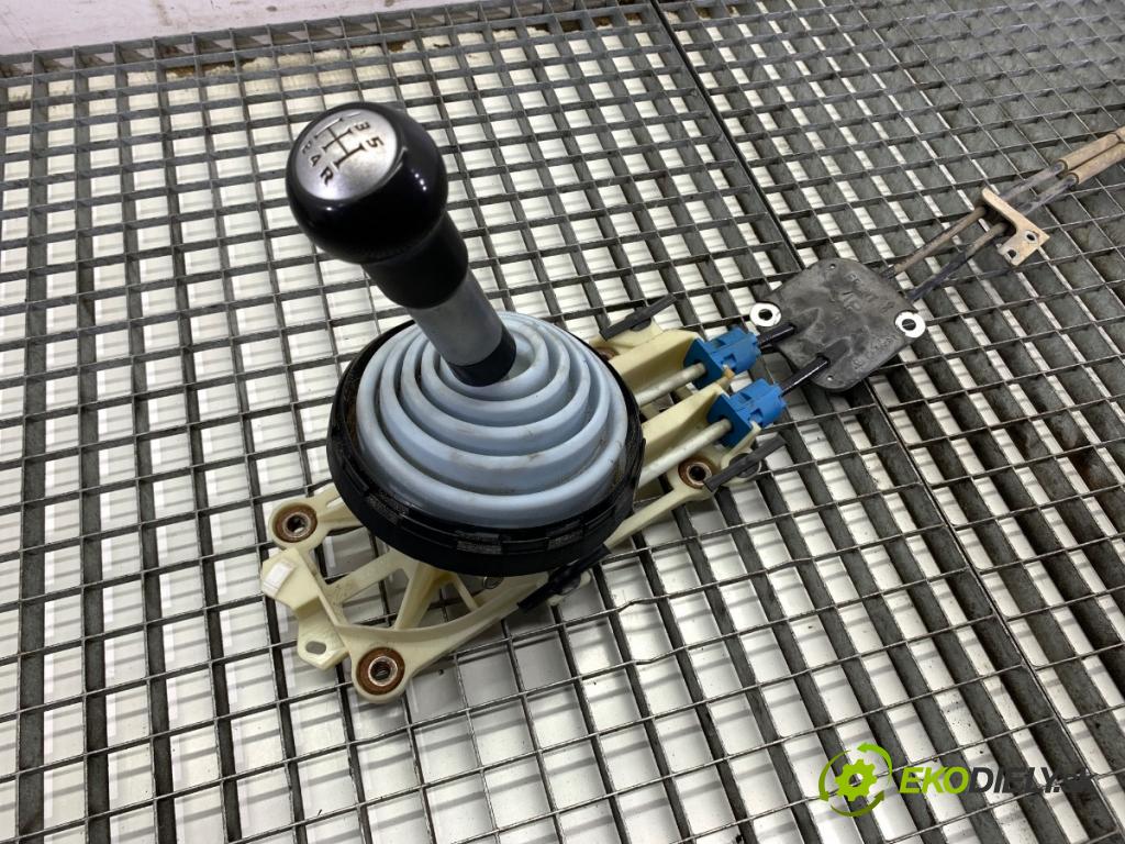 MITSUBISHI COLT VI liftback 2005 55 kW 1.1 1124 Kulisa MN178047 (Rýchlostná páka (kulisa))