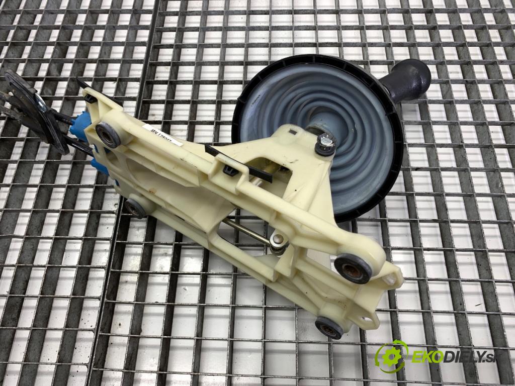 MITSUBISHI COLT VI liftback 2005 55 kW 1.1 1124 Kulisa MN178047 (Rýchlostná páka (kulisa))