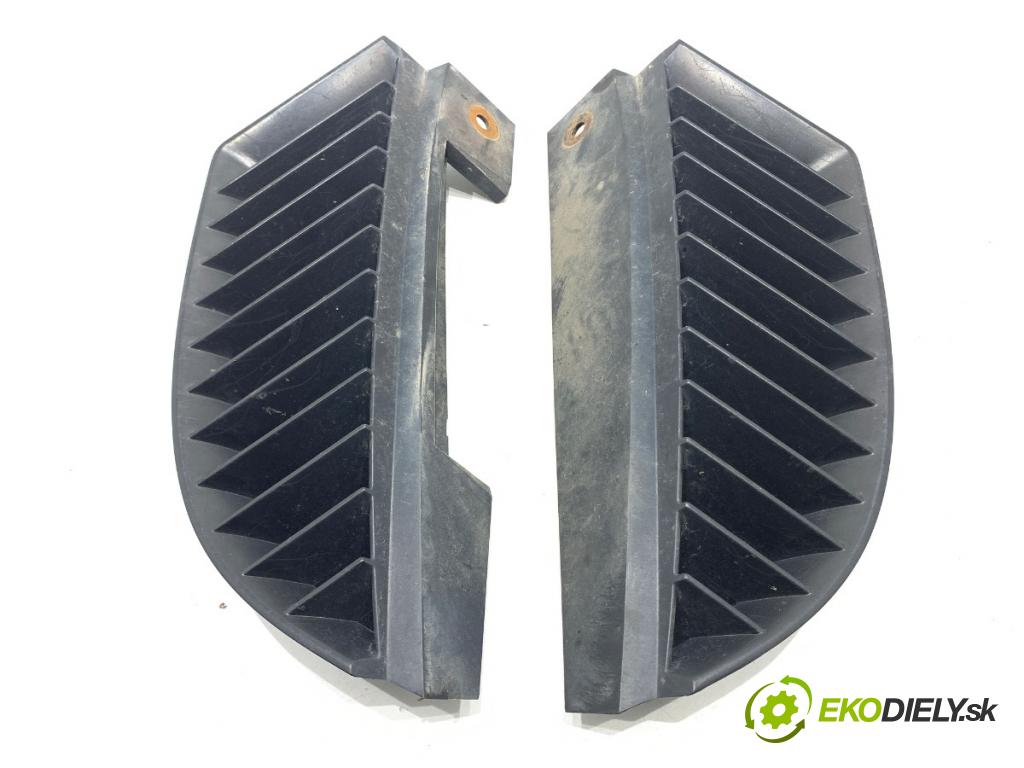 MITSUBISHI COLT VI liftback 2005 55 kW 1.1 1124 mřížka maska MN127773 (Přední mřížka (maska chladiče))