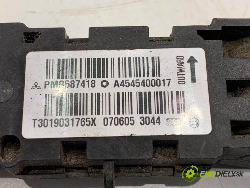 MITSUBISHI COLT VI liftback 2005 55 kW 1.1 1124 Snímač nárazu A4545400017 (Snímač nárazu)