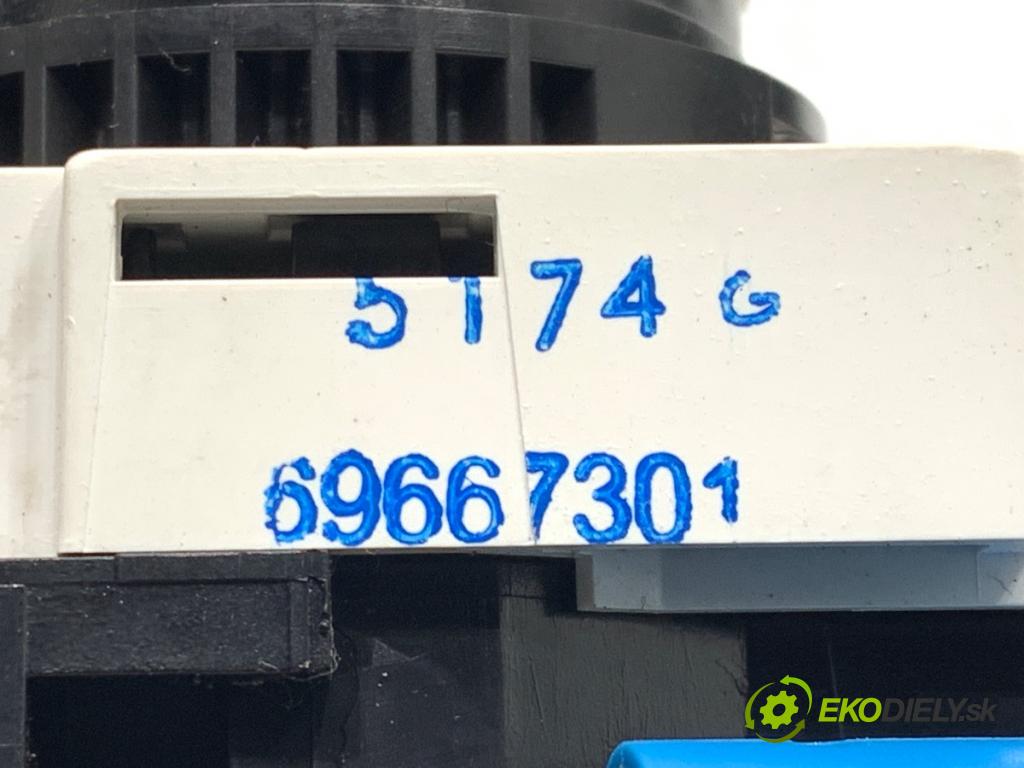 MITSUBISHI COLT VI liftback 2005 55 kW 1.1 1124 Panel ovládania kúrenia 69667301 (Prepínacie páčky pod volantom)