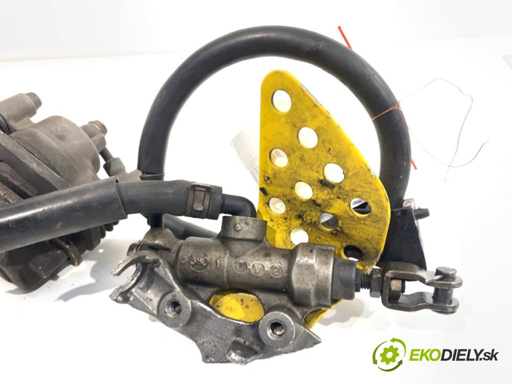 KAWASAKI ZX-6R  2001 86 kW ZX-6R 636 pumpa brzdová brzdič třmen zadní část
