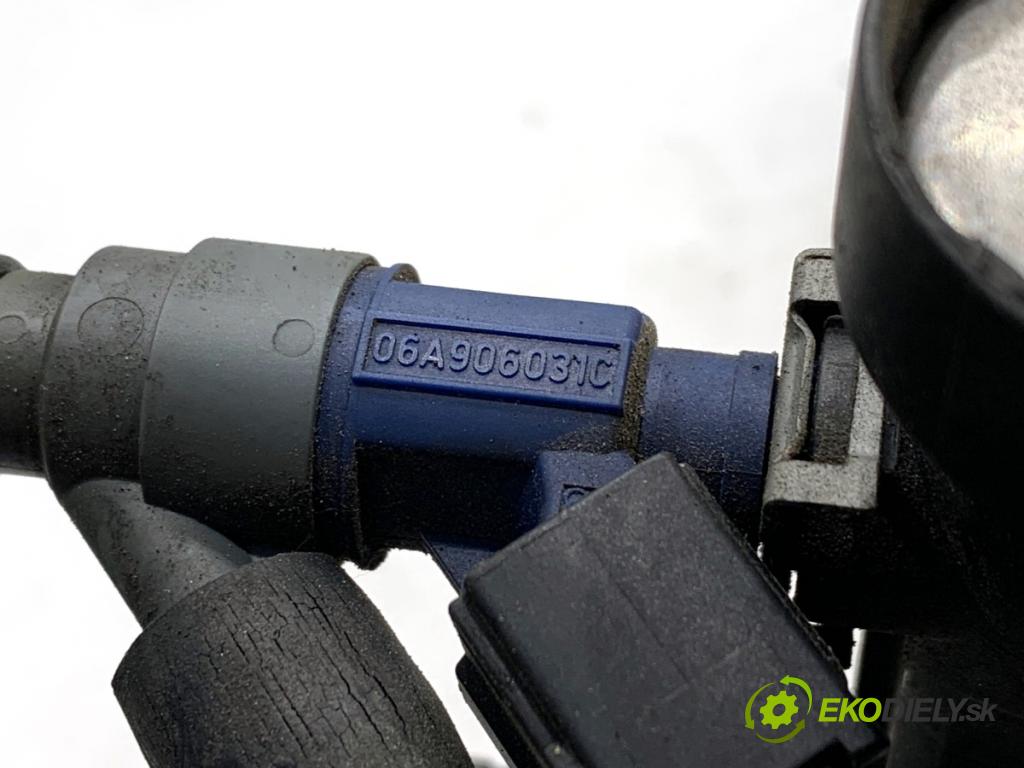 VW BORA I sedan 1999 85 kW 2.0 1984 Lišta vstrekovacia 06A906031C (Vstrekovacia lišta)