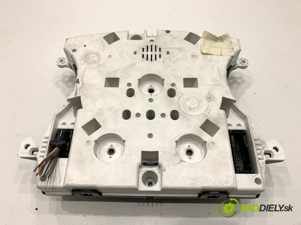 MINI R50 R53 liftback 2002 85 kW Cooper 1598 Prístrojovka  (Prístrojová doska)