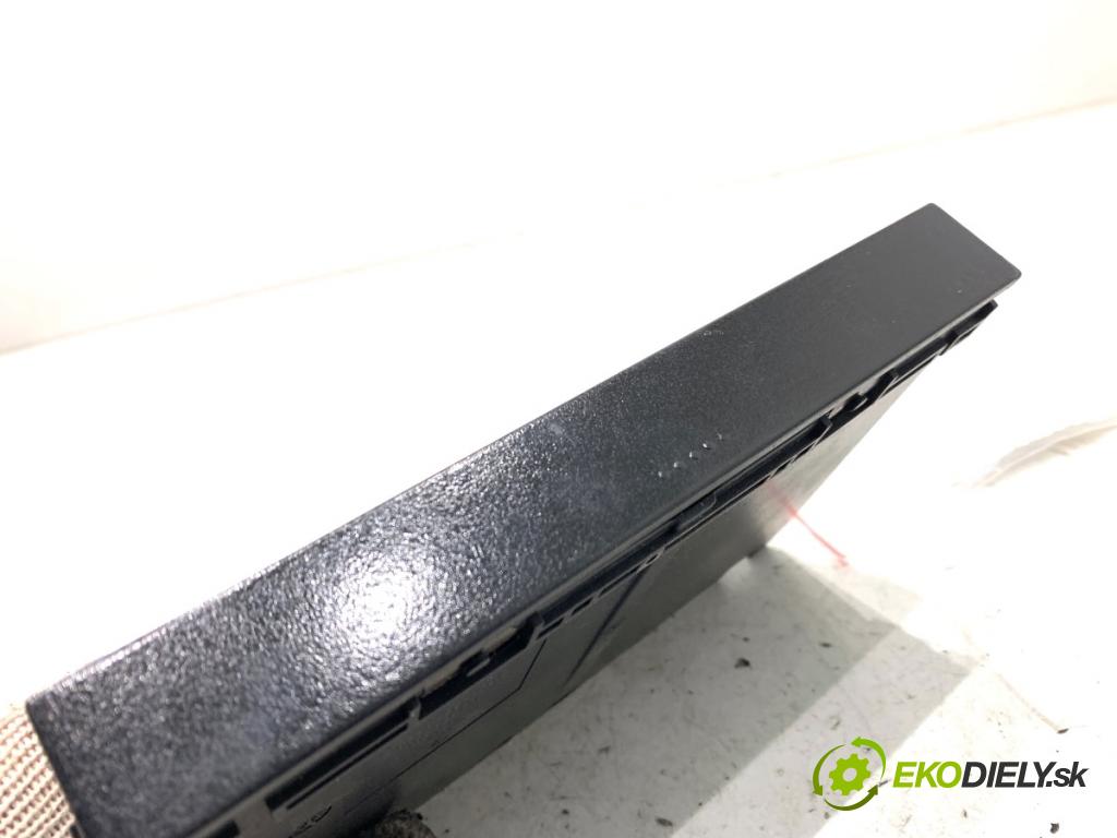 VW BORA I sedan 1999 85 kW 2.0 1984 Držiak na nápoje 1J0858601 (Držiak (úchyt) na nápoje)