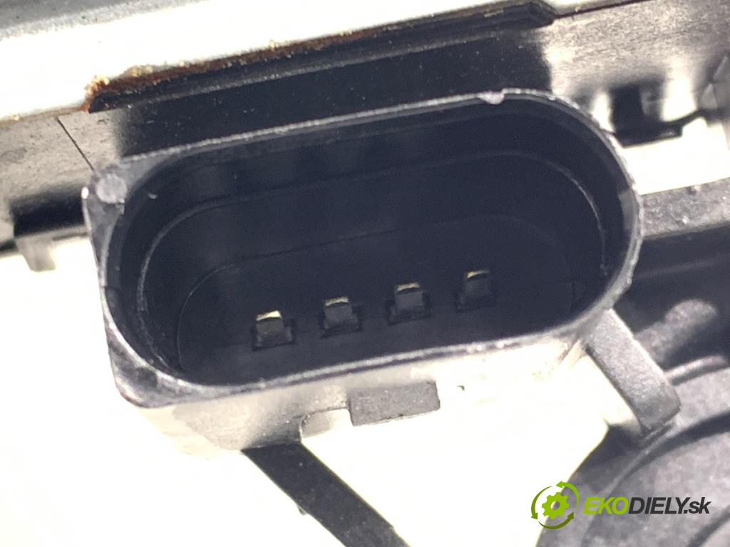 VW PASSAT B6 sedan 2008 103 kW 2.0 TDI 1968 motor stěračů zadní část 3C9955711A