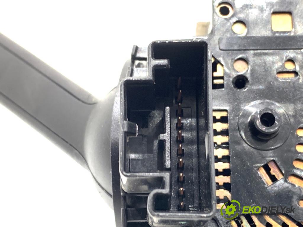 SKODA FABIA III liftback 2017 55 kW 1.0 999 Prepínač kombinovaný 6C0953501H (Prepínacie páčky pod volantom)