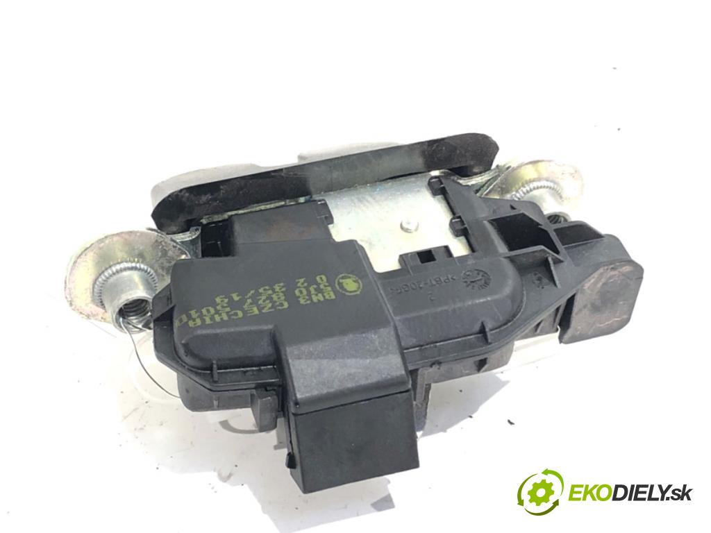 SKODA FABIA II liftback 2008 63 kW 1.4 1390 zámok dveří zadní část 5J0827501D