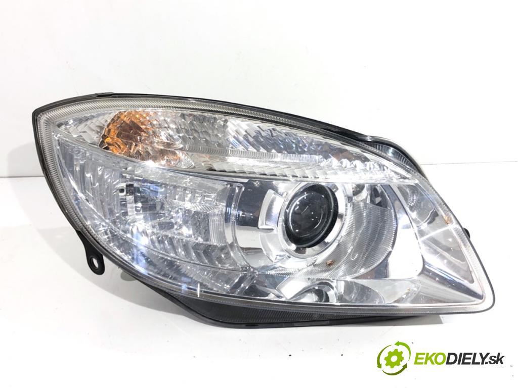 SKODA FABIA II liftback 2008 63 kW 1.4 1390 světlomet pravý přední část 