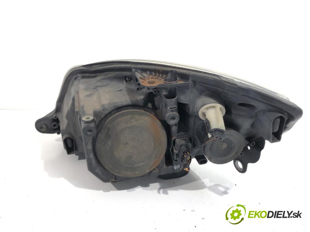SKODA FABIA II liftback 2008 63 kW 1.4 1390 světlomet pravý přední část