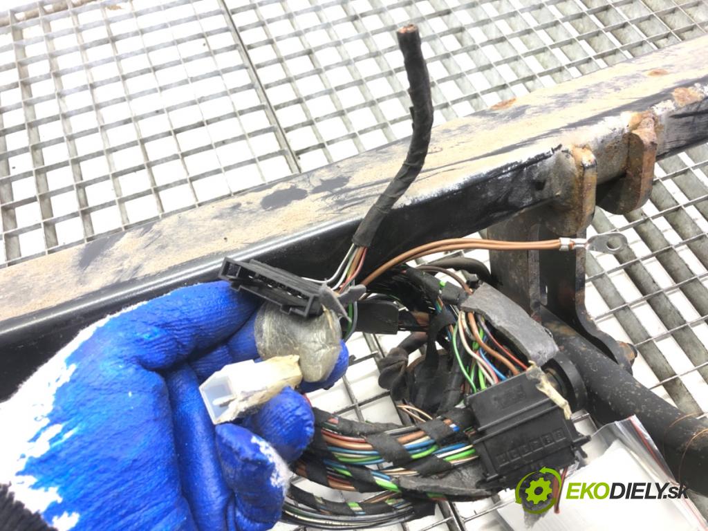 SKODA FABIA II liftback 2008 63 kW 1.4 1390 Hák tažné zařízení 317085 (Tažné zařízení)