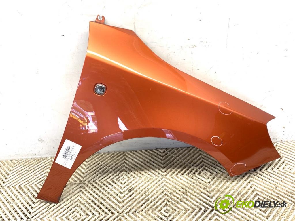 SKODA FABIA II liftback 2008 63 kW 1.4 1390 blatník pravý přední část 9771
