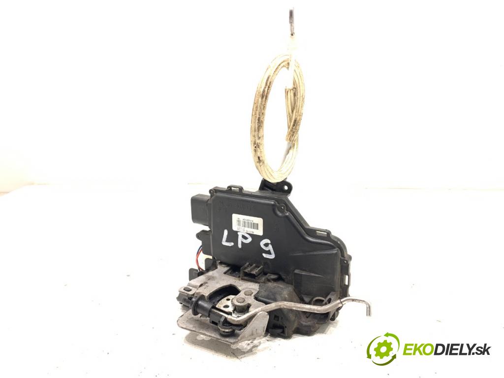 AUDI A6 C5 Kombi 2002 96 kW 1.9 TDI 1896 zámok dveře levý přední část 4O1837015