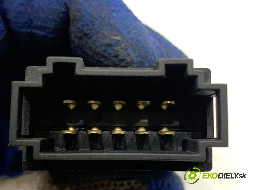 AUDI A6 C5 Kombi 2002 96 kW 1.9 TDI 1896 Spínač svetiel výstražných (núdzových)  (Prepínacie páčky pod volantom)