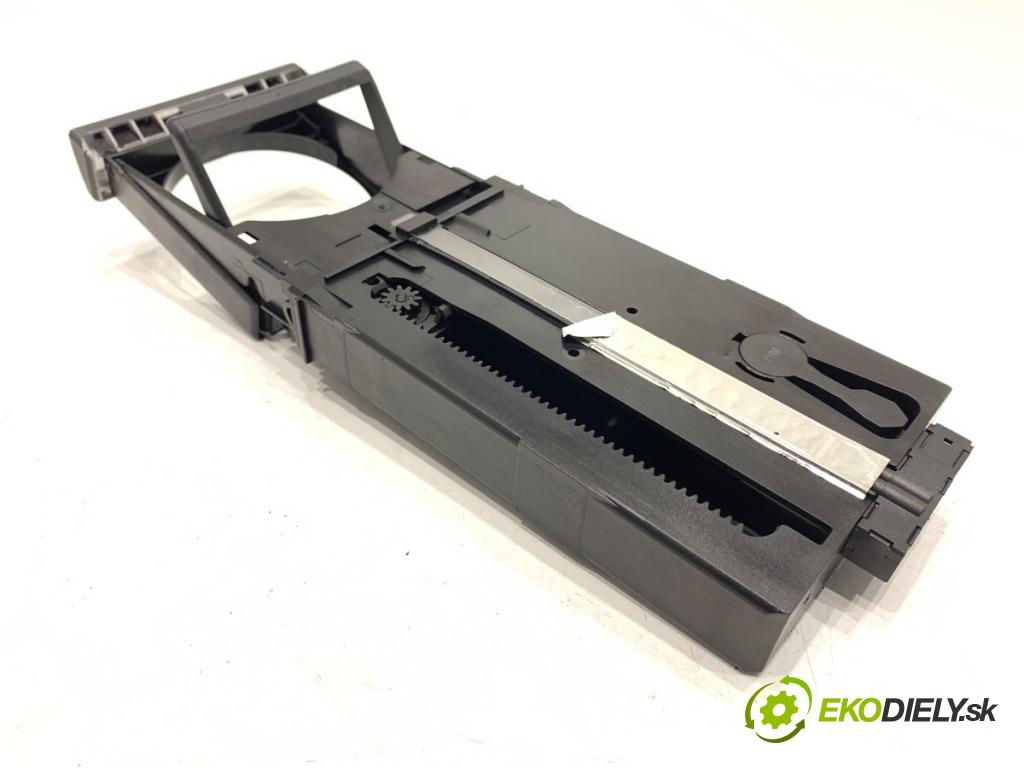 AUDI A6 C5 Kombi 2002 96 kW 1.9 TDI 1896 Držiak na nápoje 4B0862534C (Držiak (úchyt) na nápoje)