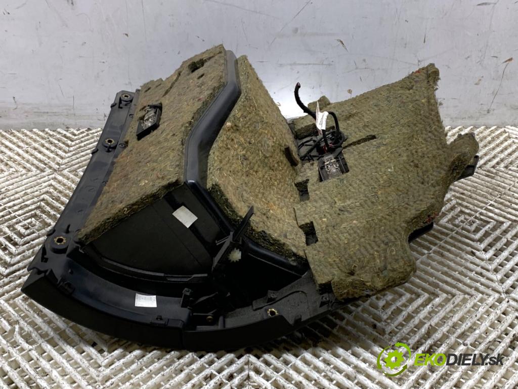 AUDI A6 C5 Kombi 2002 96 kW 1.9 TDI 1896 Priehradka, kastlík spolujazdca  (Priehradka (kastlík))