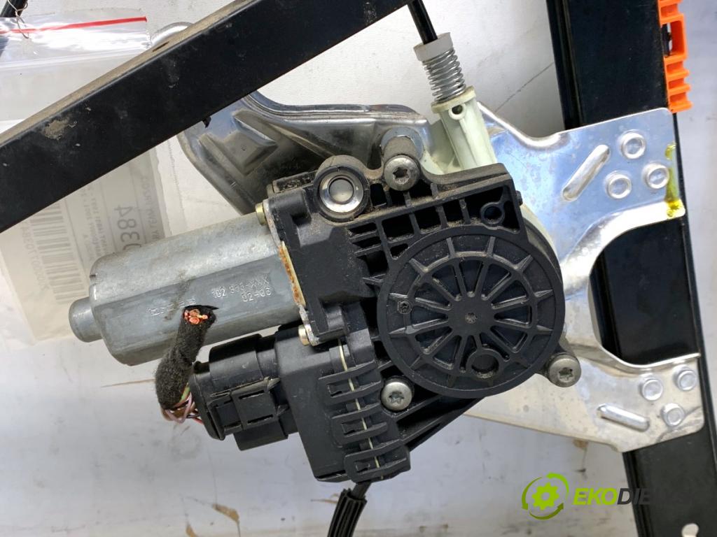 AUDI A6 C5 Kombi 2002 96 kW 1.9 TDI 1896 mechanismus okna levý přední část 4B0837753A