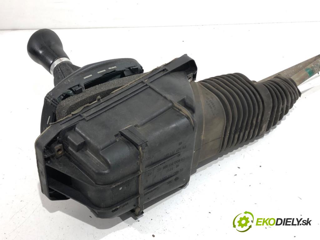 AUDI A6 C5 Kombi 2002 96 kW 1.9 TDI 1896 Kulisa 4B0711025E (Rýchlostná páka (kulisa))