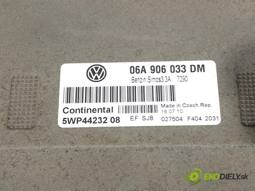 SKODA OCTAVIA I liftback 2010 75 kW 1.6 1595 riadiaca jednotka Motor 06A906033DM (Riadiaca jednotka)