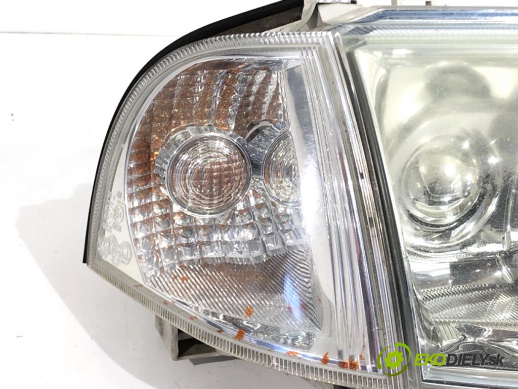SKODA OCTAVIA I liftback 2010 75 kW 1.6 1595 světlomet pravý přední část 1U1941016K