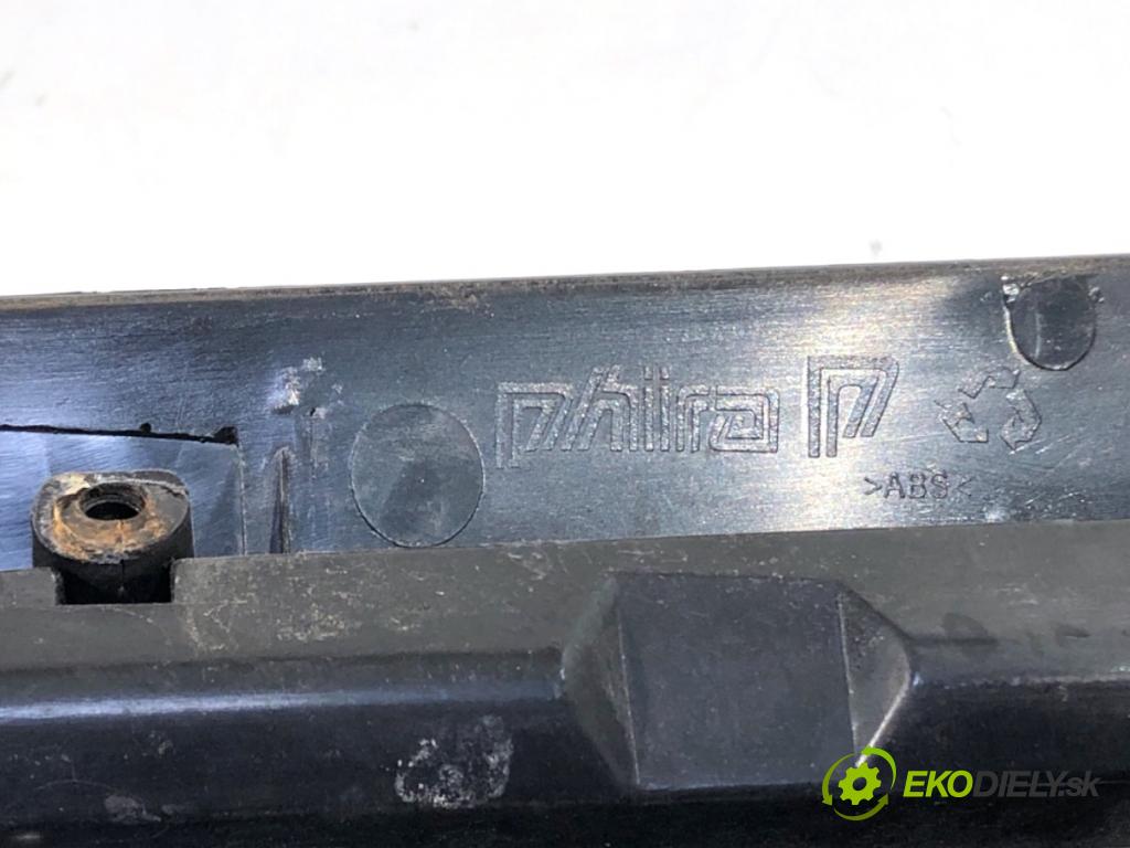 SKODA OCTAVIA I liftback 2010 75 kW 1.6 1595 mřížka maska  (Přední mřížka (maska chladiče))