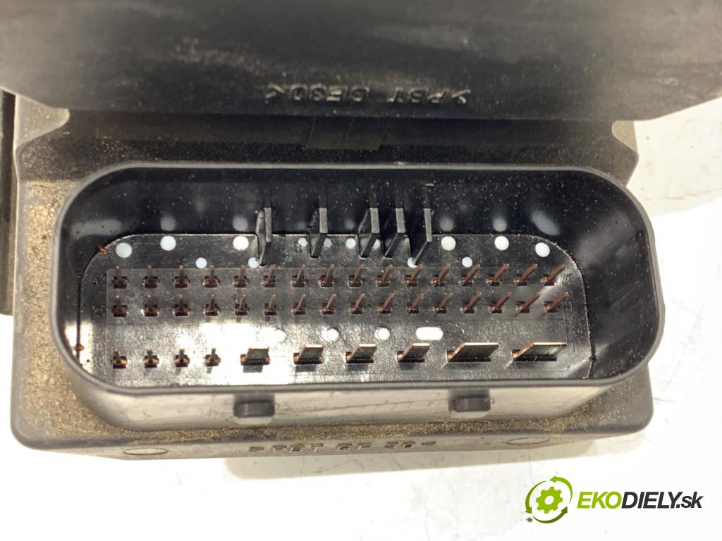 BMW E39 sedan 1999 110 kW 520 i 1990 Pumpa ABS 0265223001 (Pumpa ABS)