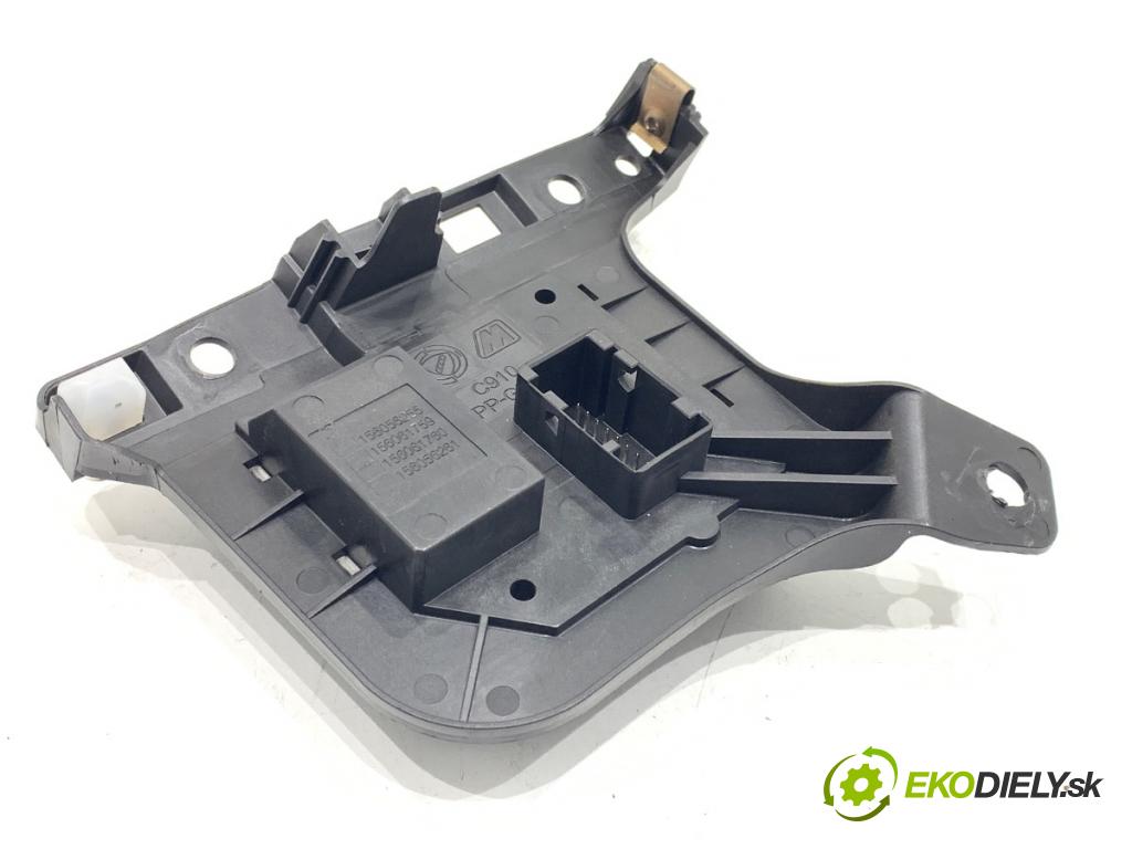 ALFA ROMEO 159 sedan 2008 88 kW 1.9 JTDM 8V (939AXE1B) 1910 Spínač svetiel hmlových 156061759 (Prepínacie páčky pod volantom)