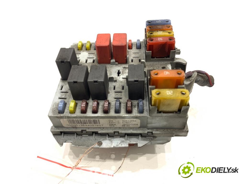 ALFA ROMEO 159 sedan 2008 88 kW 1.9 JTDM 8V (939AXE1B) 1910 skříňka poistková 50513644 (Pojistková skříňka)