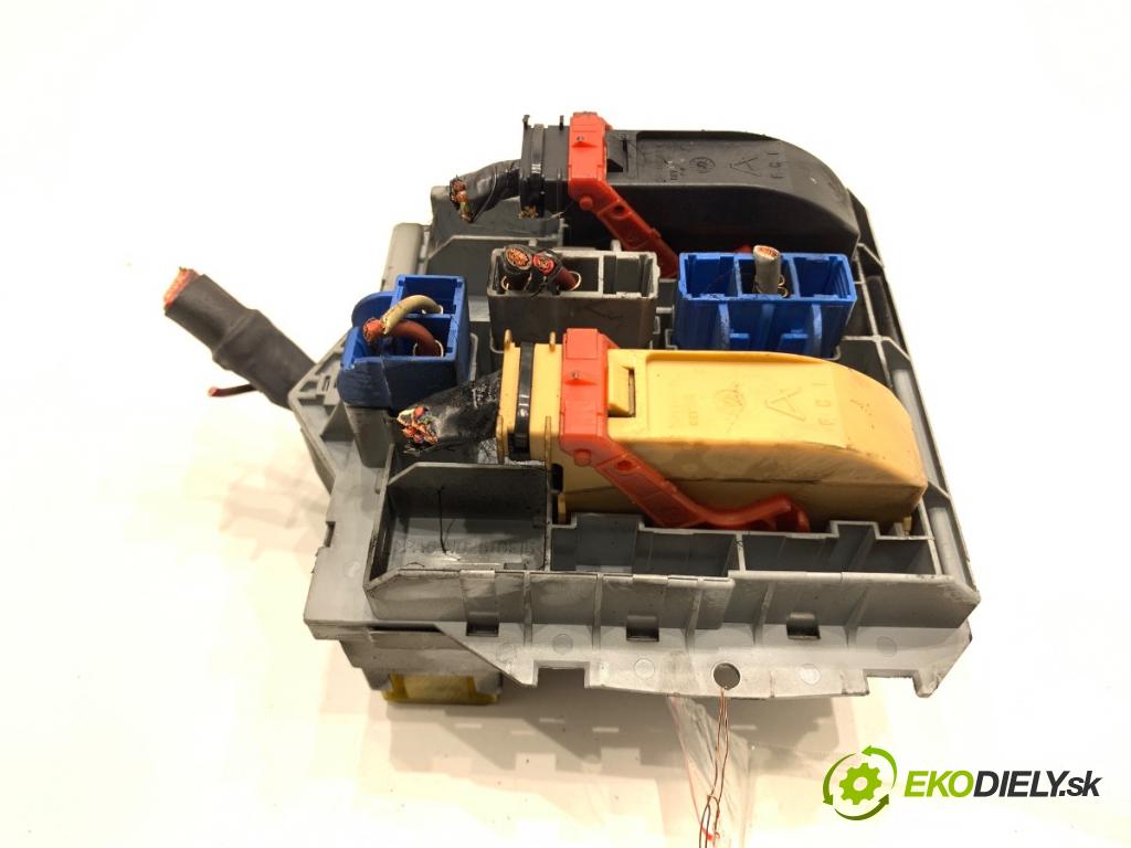 ALFA ROMEO 159 sedan 2008 88 kW 1.9 JTDM 8V (939AXE1B) 1910 skříňka poistková 50513644 (Pojistková skříňka)