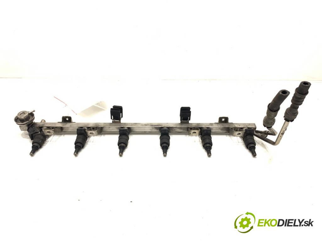 BMW E39 sedan 1999 110 kW 520 i 1990 Lišta vstrekovacia 1427335 (Vstrekovacia lišta)