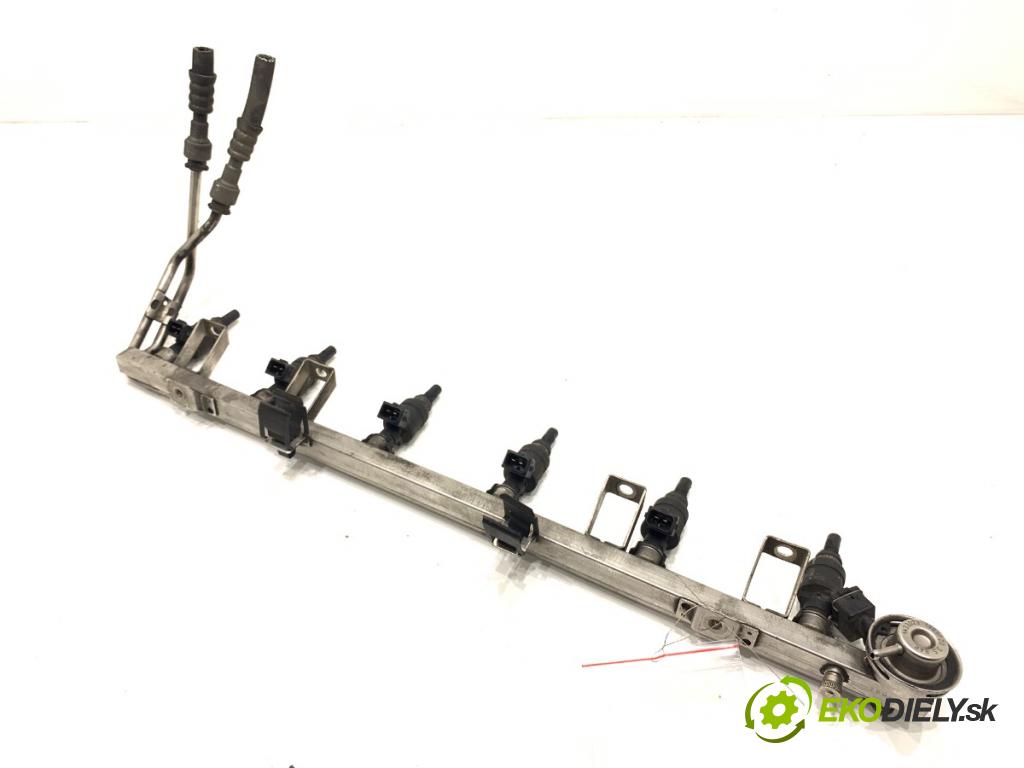 BMW E39 sedan 1999 110 kW 520 i 1990 Lišta vstrekovacia 1427335 (Vstrekovacia lišta)